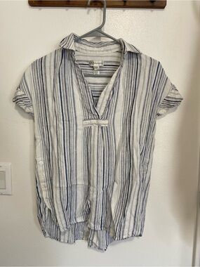 Neiman Marcus White & Navy Striped Short-Sleeve V-Neck Blouse